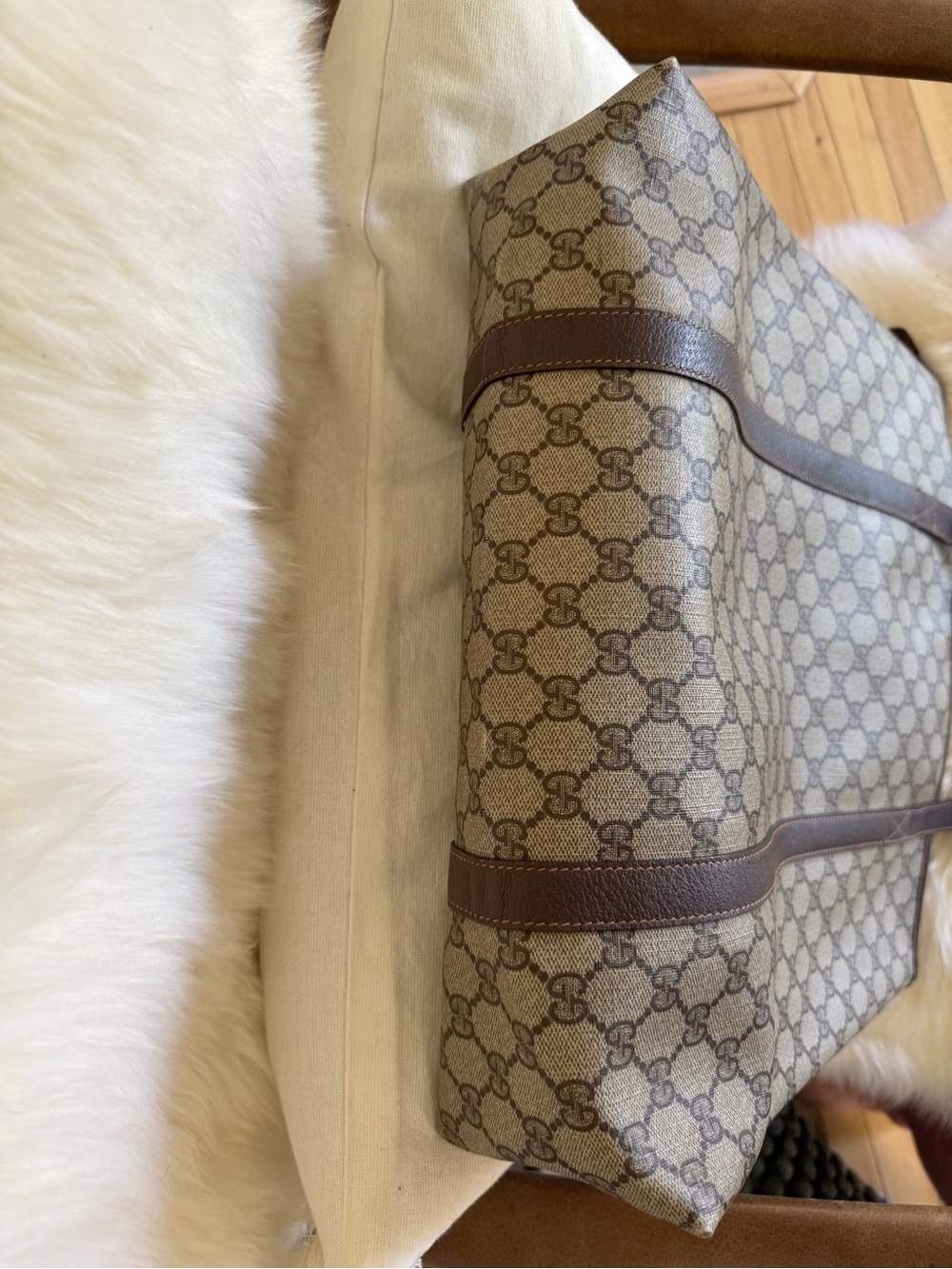 Gucci- AUTHENTIC ๐ Beige GG Supreme Tote with Brown Leather Trim & Zip Closure - Picture 5 of 11